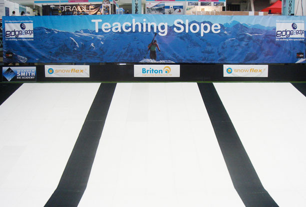 Indoor teaching ski slope
