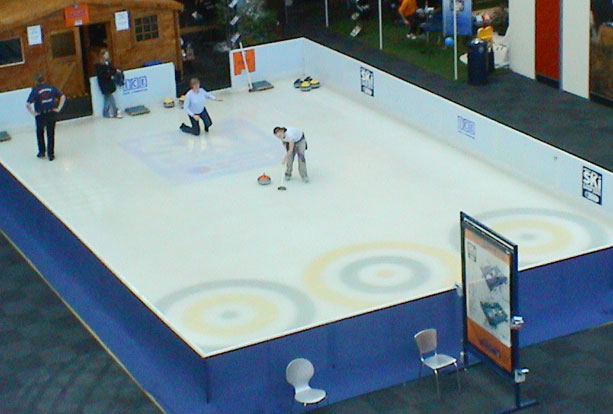 Indoor ice rink for exhibitions and events