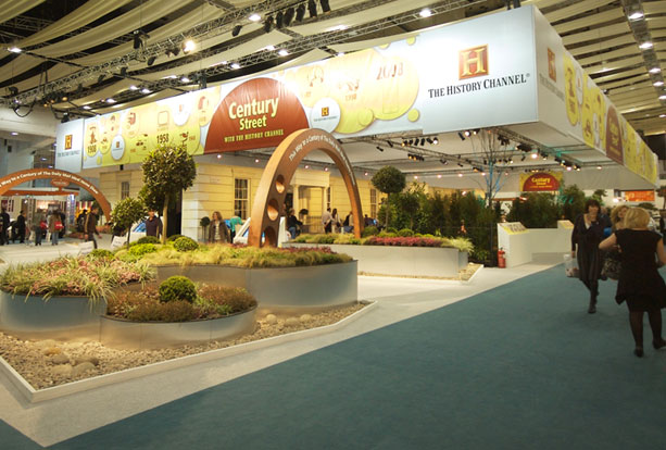 Large scale exhibition stand